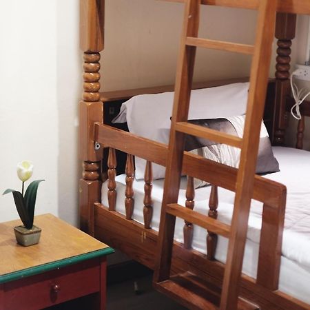 Хостел Khaosan Station (Adults Only) Бангкок Экстерьер фото
